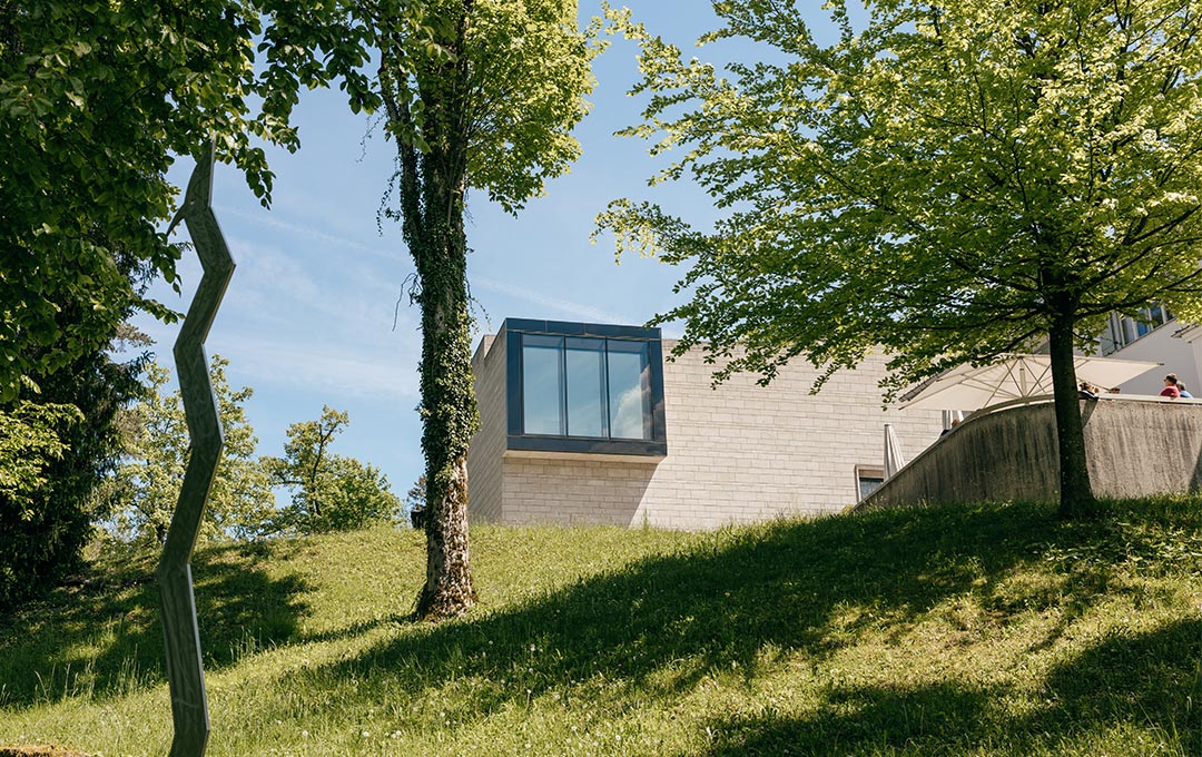 Blick auf das Franz Marc Museum in Kochel am See in unmittelbarer Nähe des Haus Herzogstand